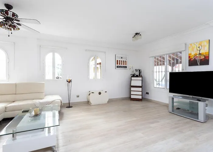 Luxury With Private Pool & Aircon, Costa Adeje, Tenerife 빌라